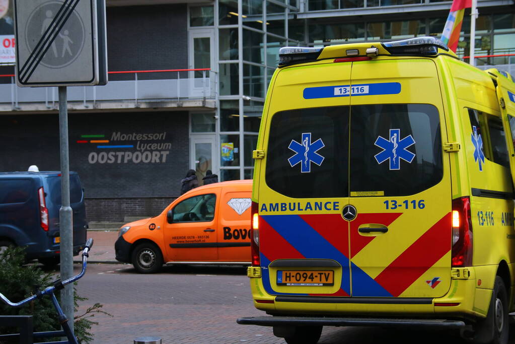 Steekpartij in Montessori Lyceum Oostpoort