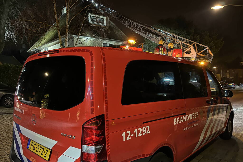 Brand in woning met rietendak