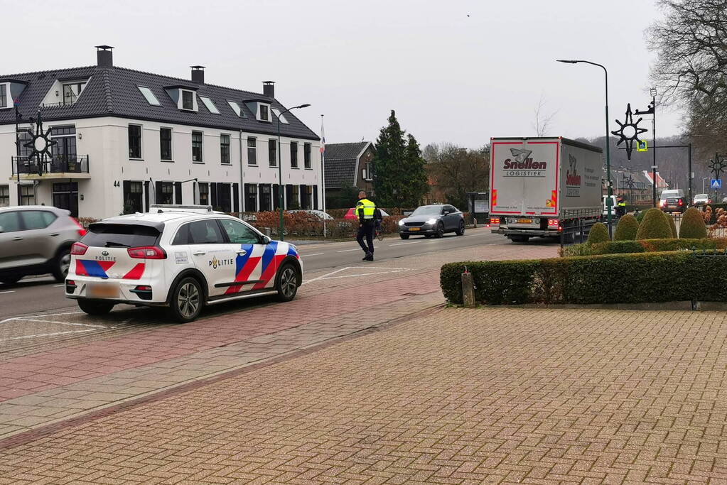 Fietser raakt gewond door ongeluk met vrachtwagen