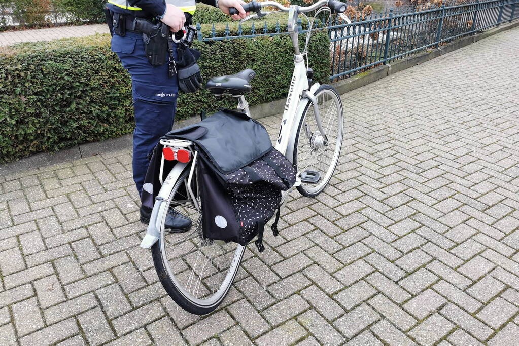 Fietser raakt gewond door ongeluk met vrachtwagen
