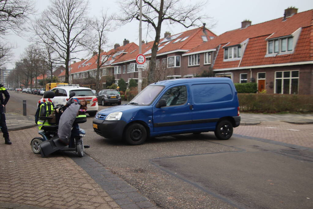 Invalide bestuurster gewond bij aanrijding
