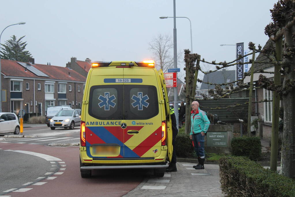 Fietser gewond bij aanrijding bij rotonde