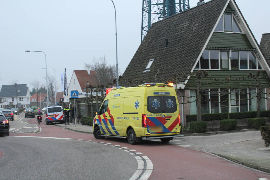 Fietser gewond bij aanrijding bij rotonde