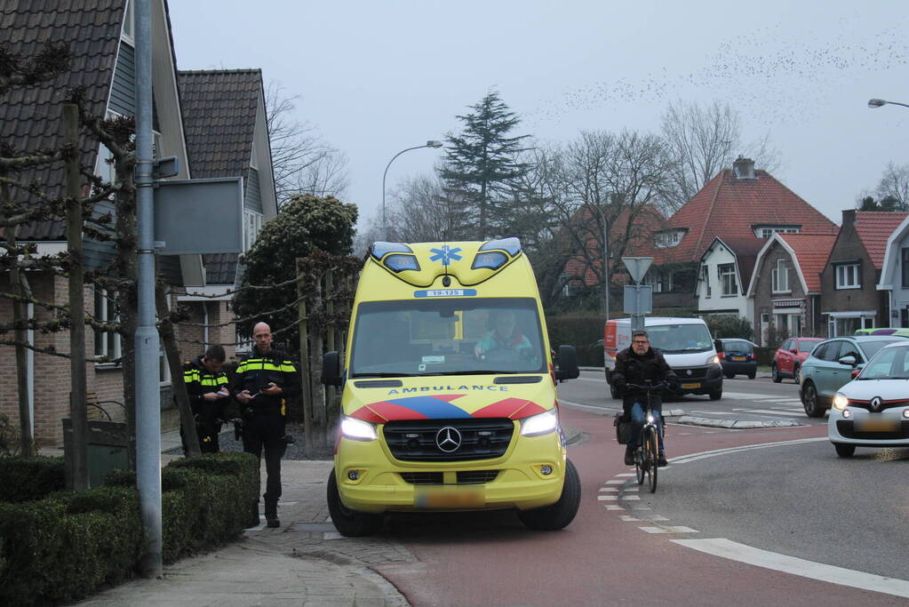 Fietser gewond bij aanrijding bij rotonde