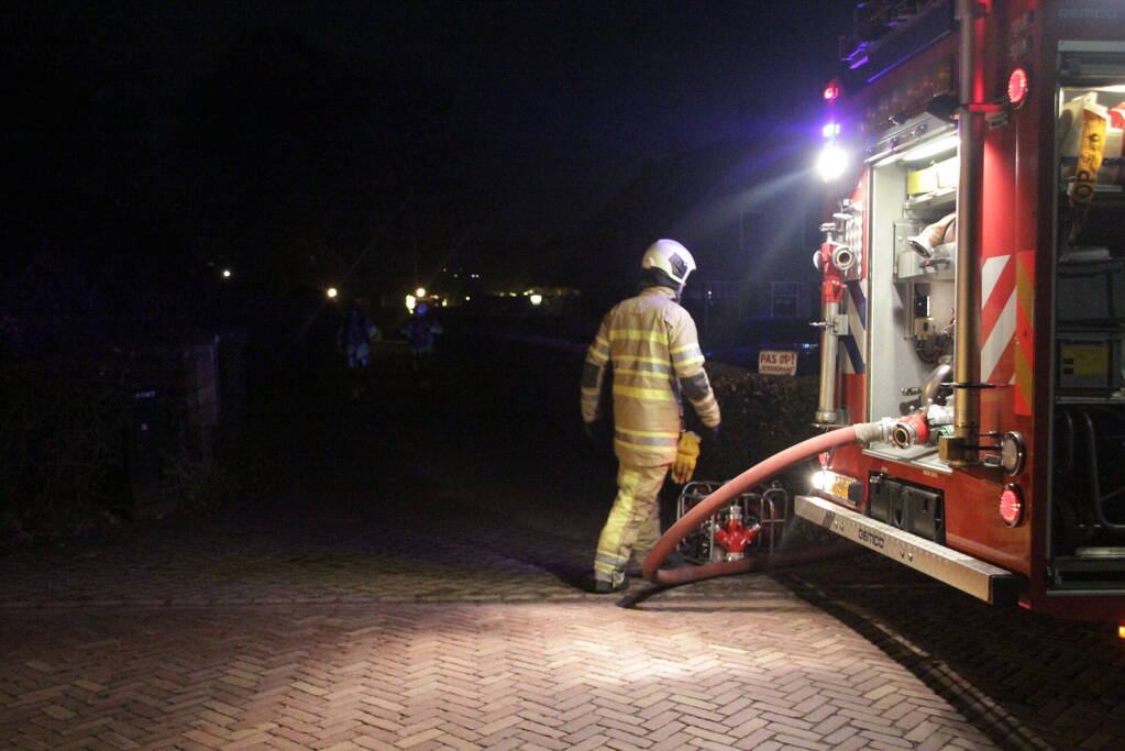 Brand in woning met rietendak