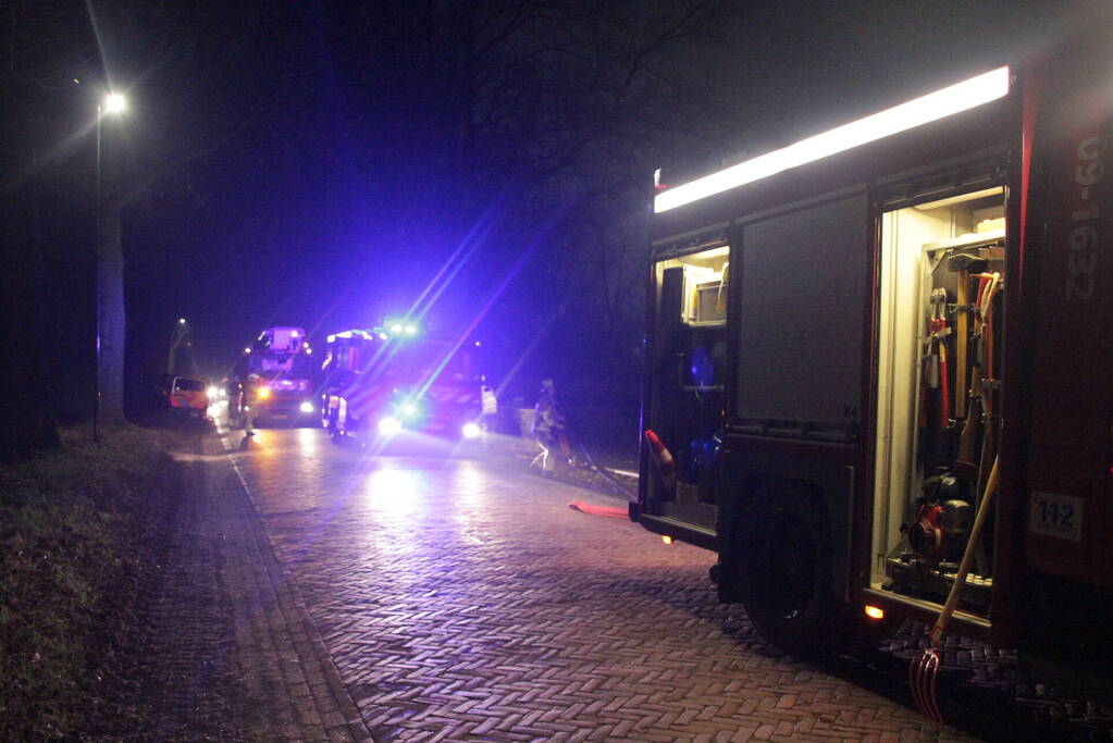 Brand in woning met rietendak