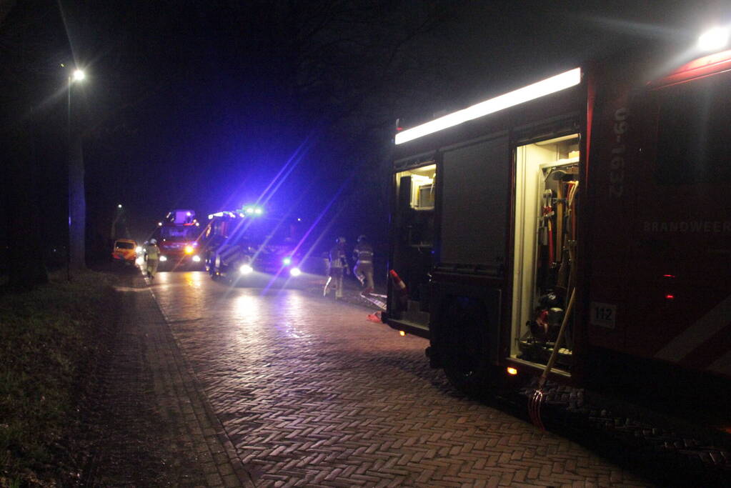 Brand in woning met rietendak