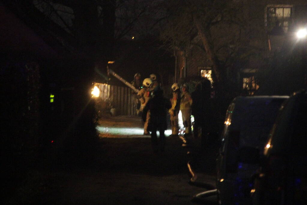 Brand in woning met rietendak