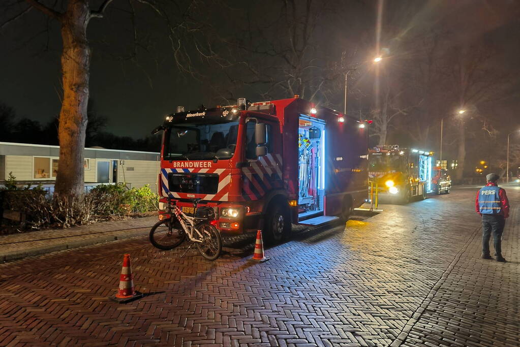 Grote inzet brandweer wegens zinkende woonboot
