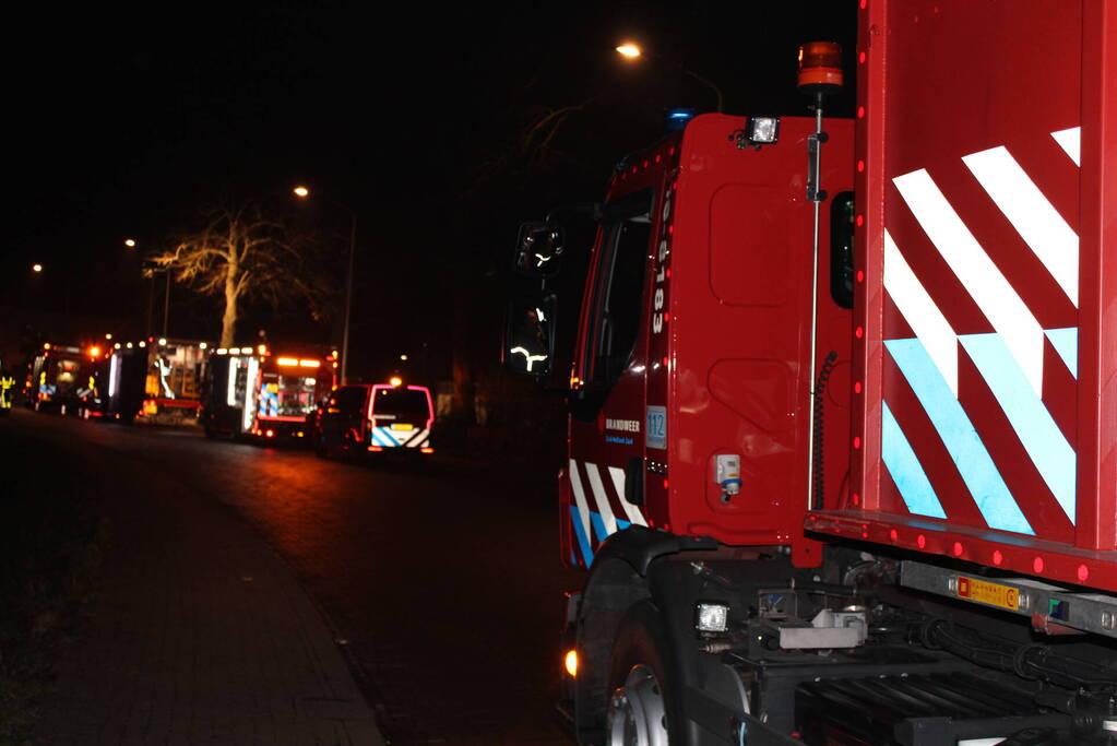 Grote inzet brandweer wegens zinkende woonboot