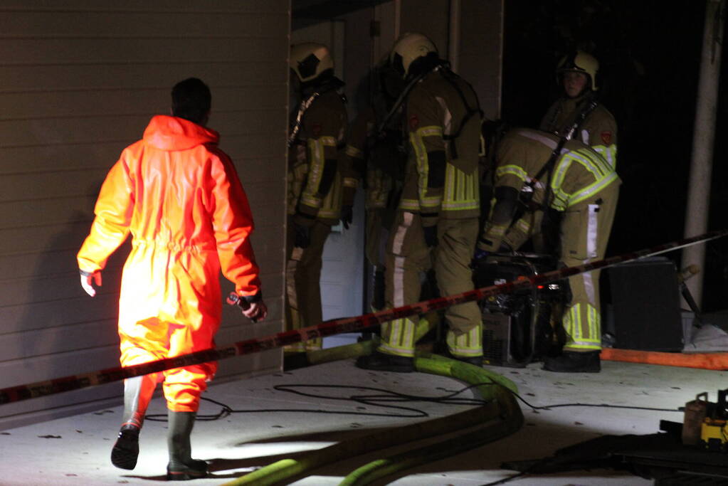 Grote inzet brandweer wegens zinkende woonboot