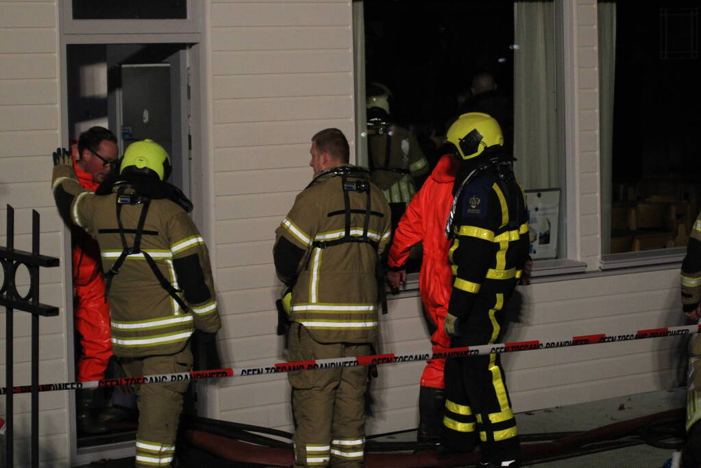 Grote inzet brandweer wegens zinkende woonboot