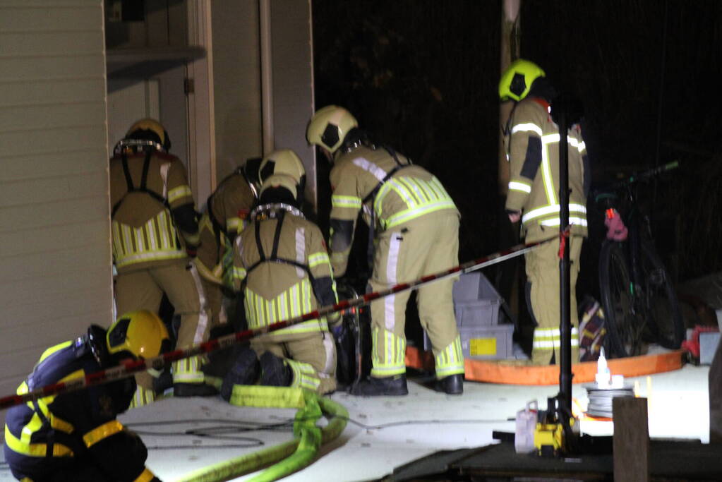 Grote inzet brandweer wegens zinkende woonboot