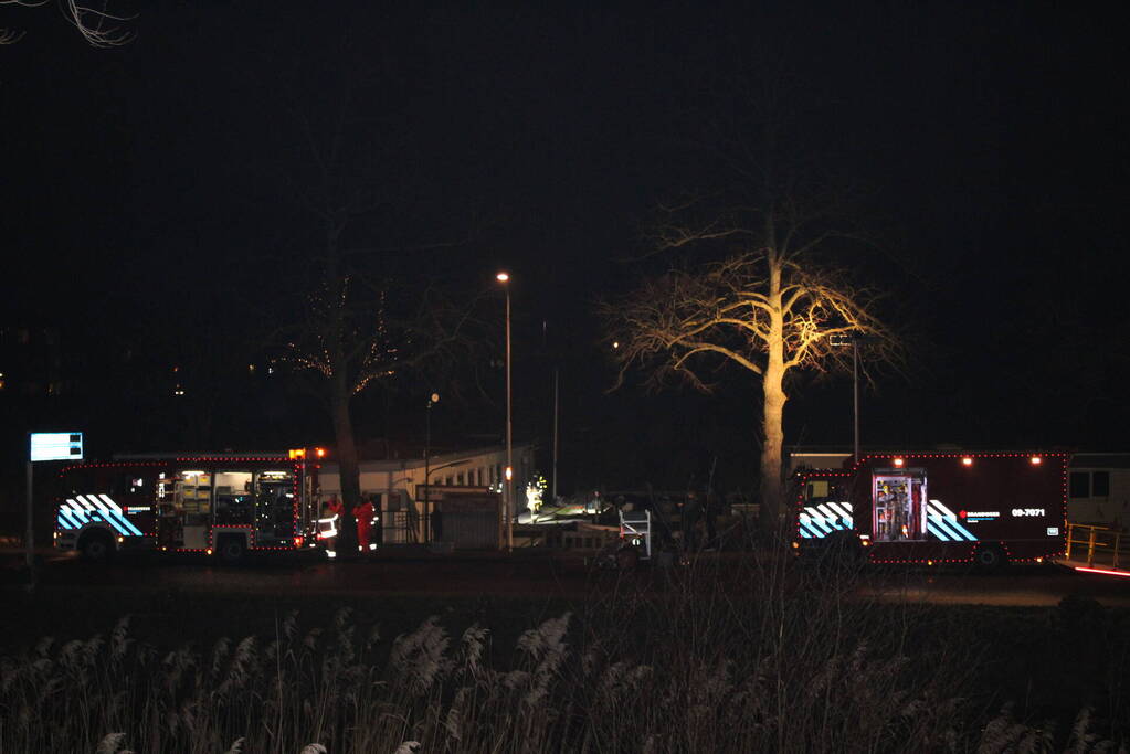 Grote inzet brandweer wegens zinkende woonboot