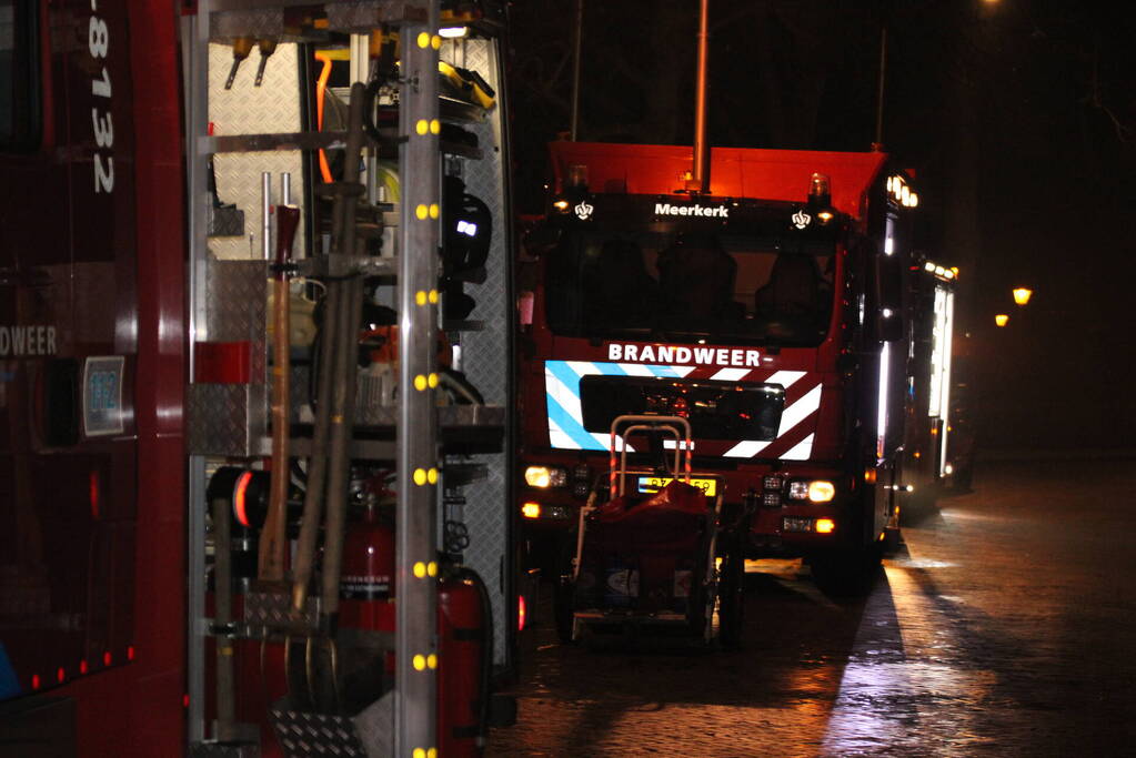 Grote inzet brandweer wegens zinkende woonboot