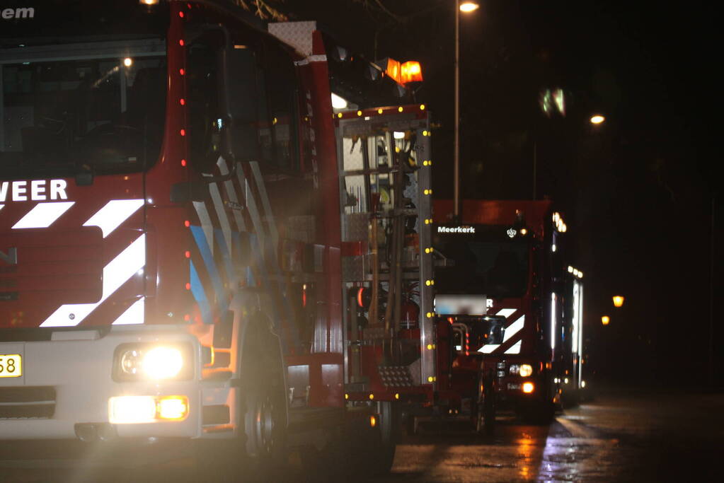 Grote inzet brandweer wegens zinkende woonboot