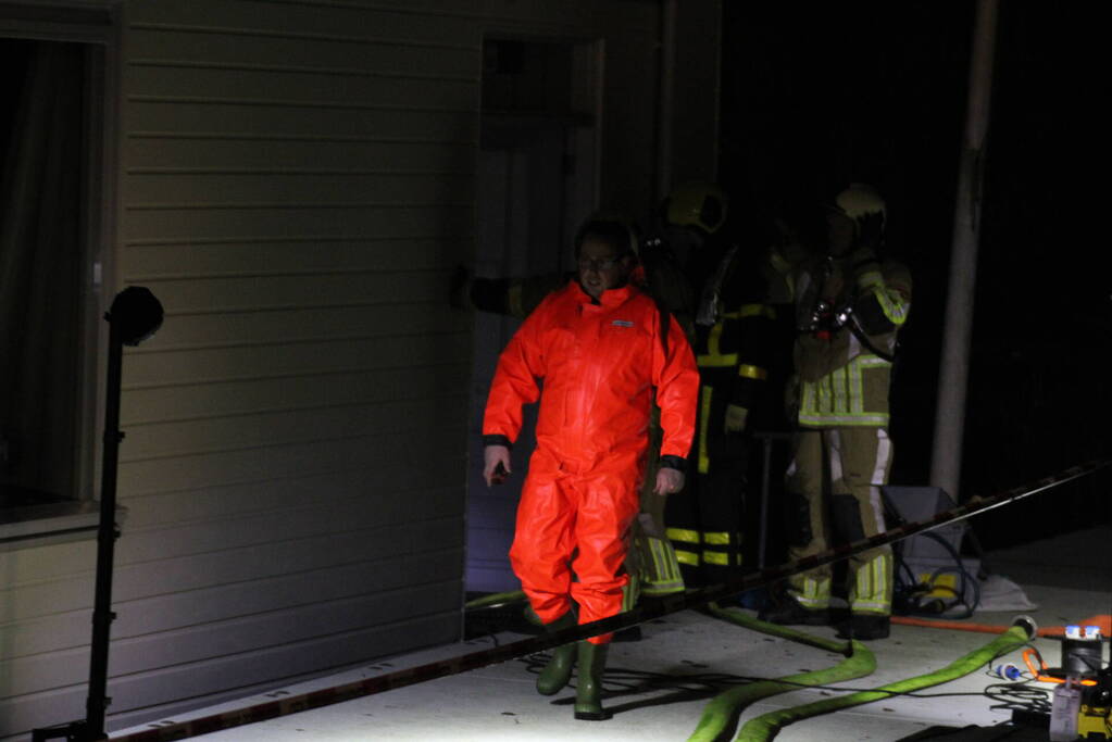 Grote inzet brandweer wegens zinkende woonboot