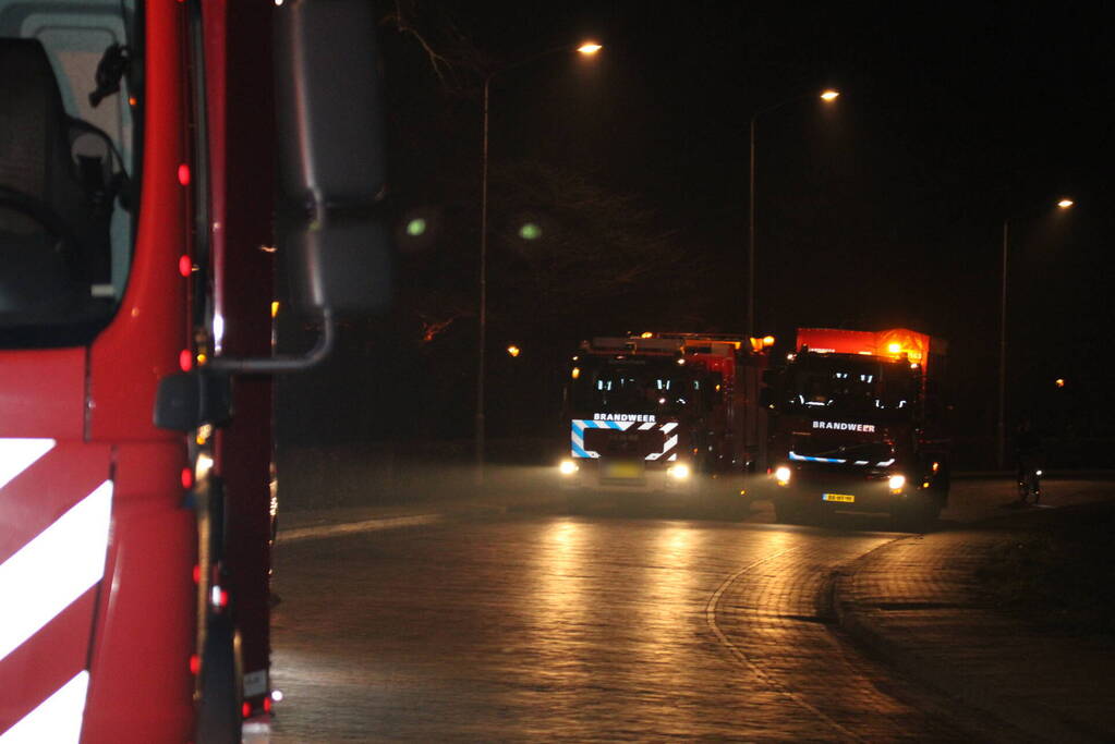 Grote inzet brandweer wegens zinkende woonboot