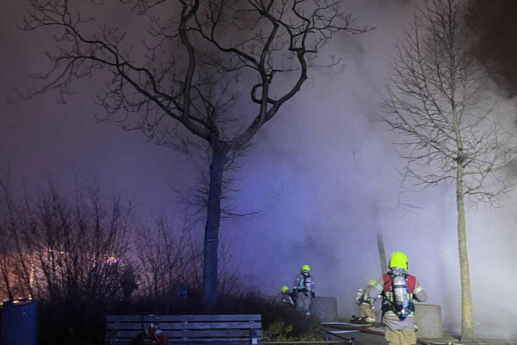 Enorme rookontwikkeling bij uitslaande brand