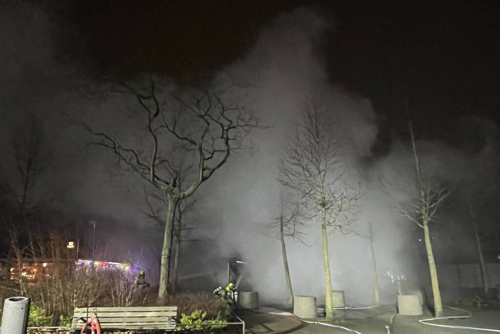 Enorme rookontwikkeling bij uitslaande brand