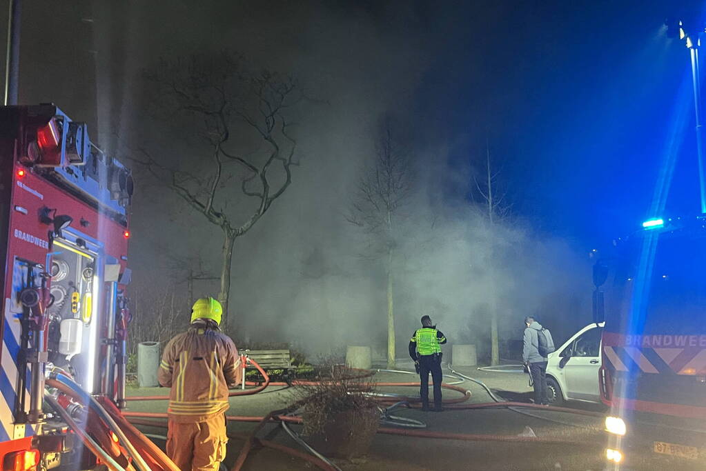 Enorme rookontwikkeling bij uitslaande brand