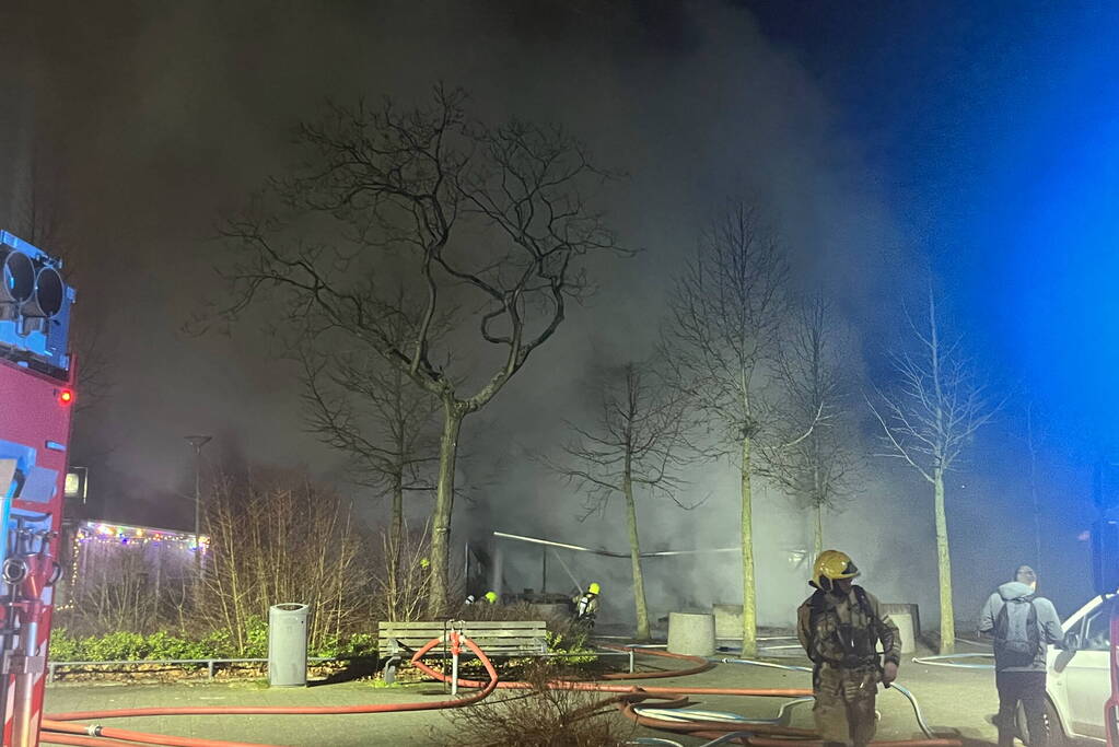 Enorme rookontwikkeling bij uitslaande brand