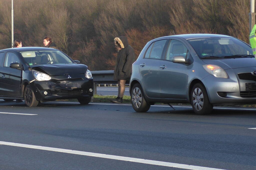 Rijstrook afgesloten na kop-staart botsing