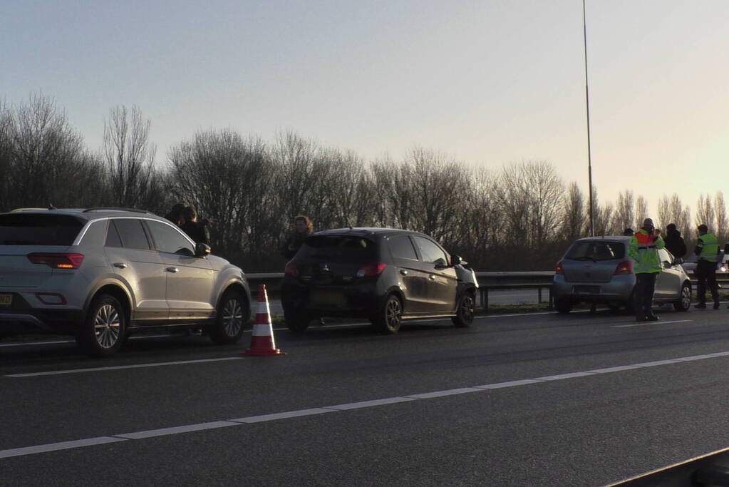 Rijstrook afgesloten na kop-staart botsing