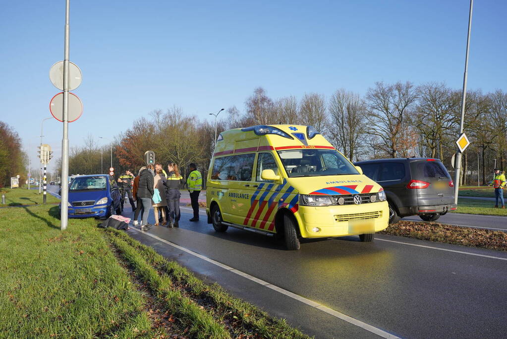 Voorruit aan diggelen bij botsing met fietser