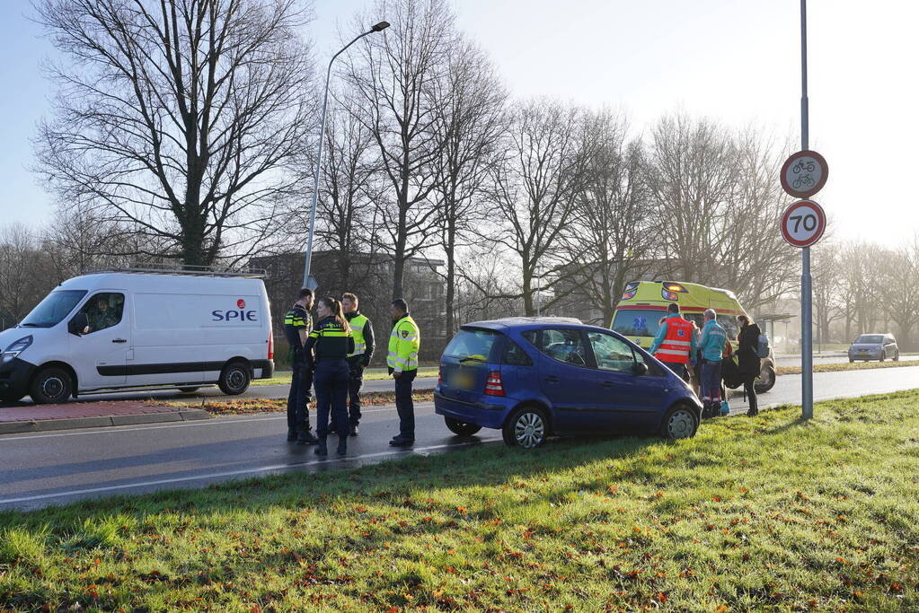 Voorruit aan diggelen bij botsing met fietser