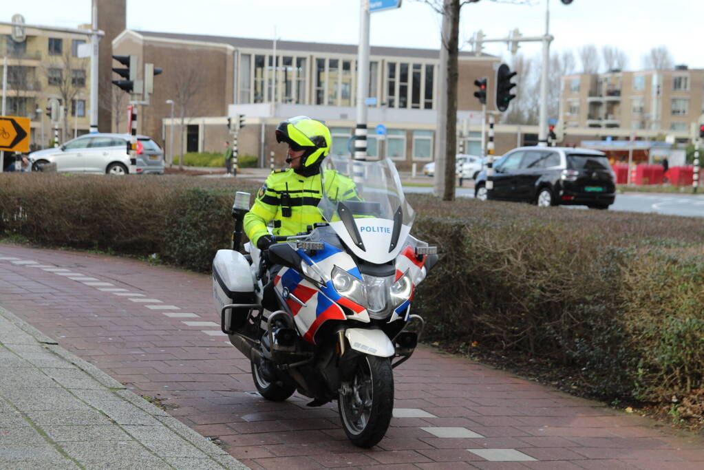 Kind valt uit kinderwagen bij aanrijding