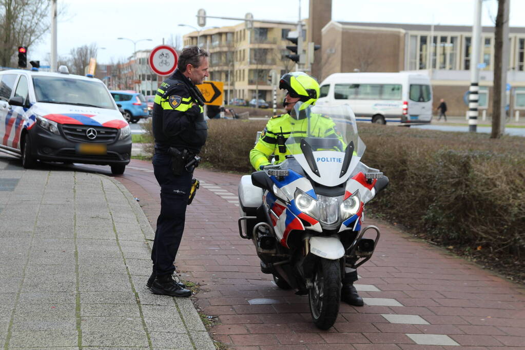 Kind valt uit kinderwagen bij aanrijding