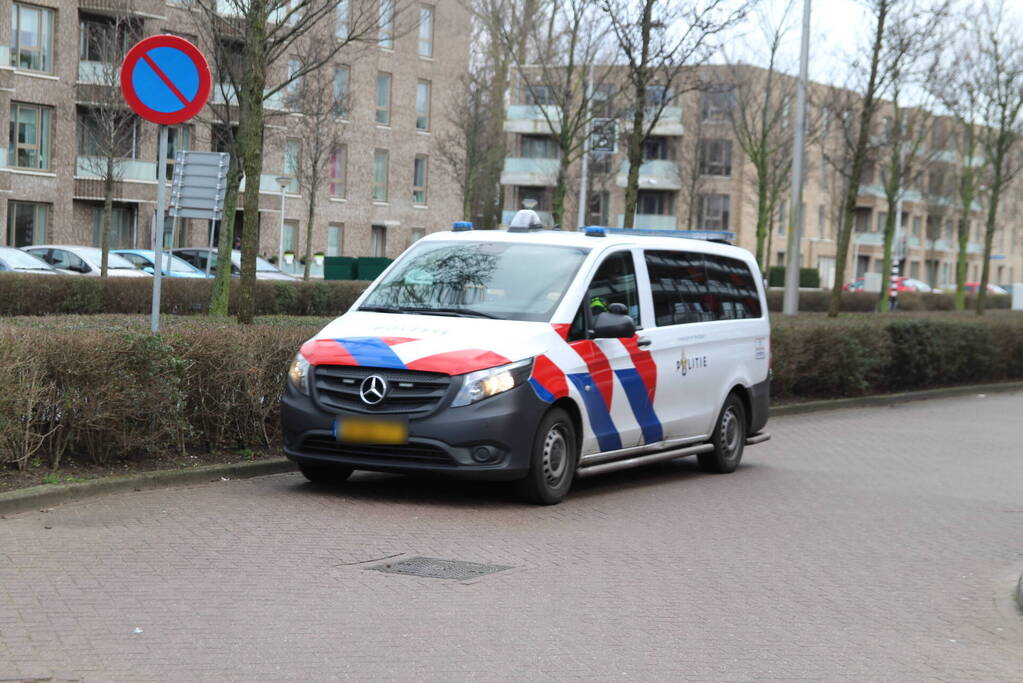 Kind valt uit kinderwagen bij aanrijding