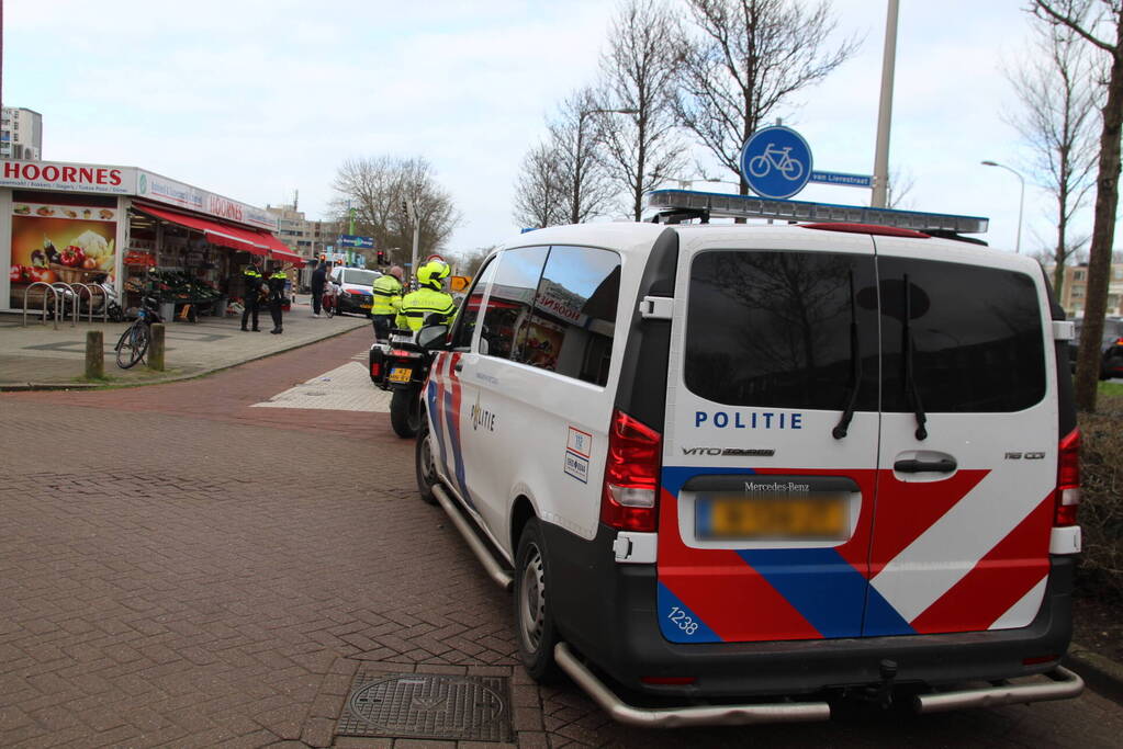 Kind valt uit kinderwagen bij aanrijding