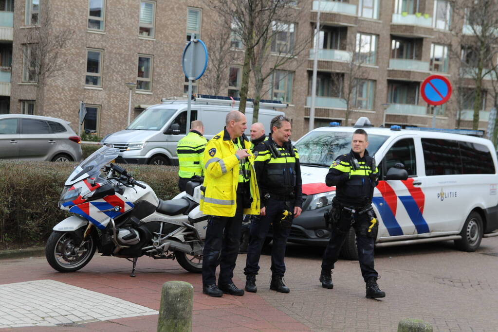 Kind valt uit kinderwagen bij aanrijding