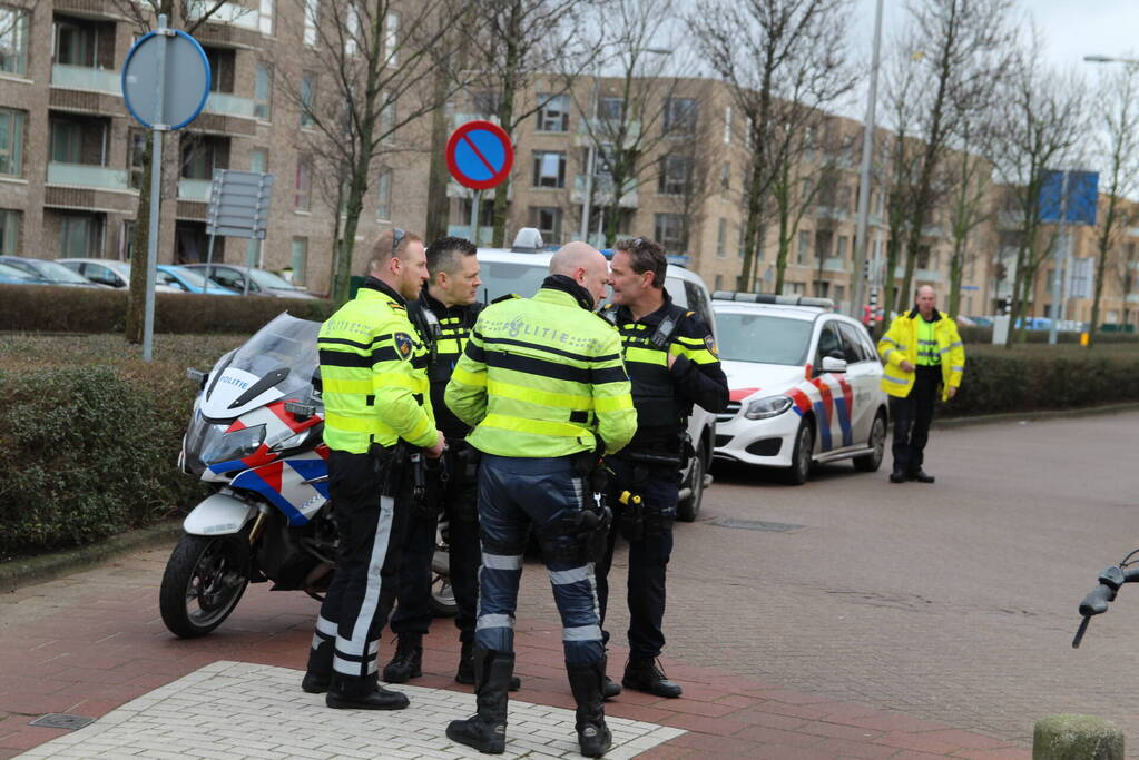 Kind valt uit kinderwagen bij aanrijding