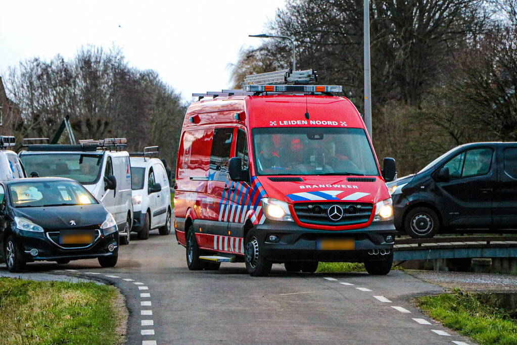 Omstanders redden scootmobiel bestuurder uit het water
