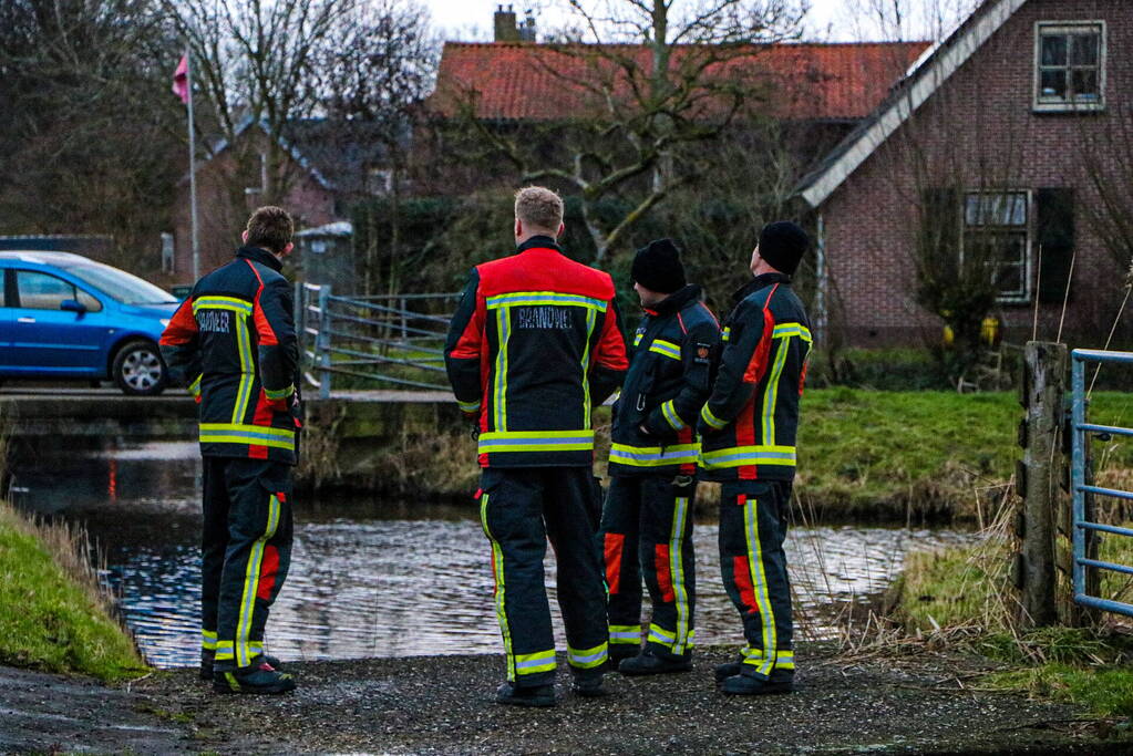 Omstanders redden scootmobiel bestuurder uit het water