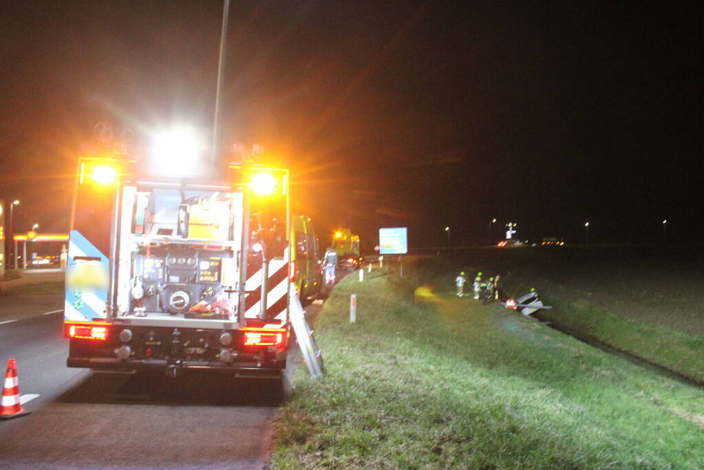 Automobilist belandt met auto in een sloot