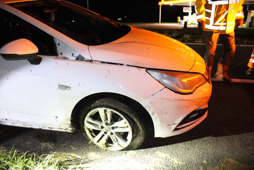 Automobilist belandt met auto in een sloot