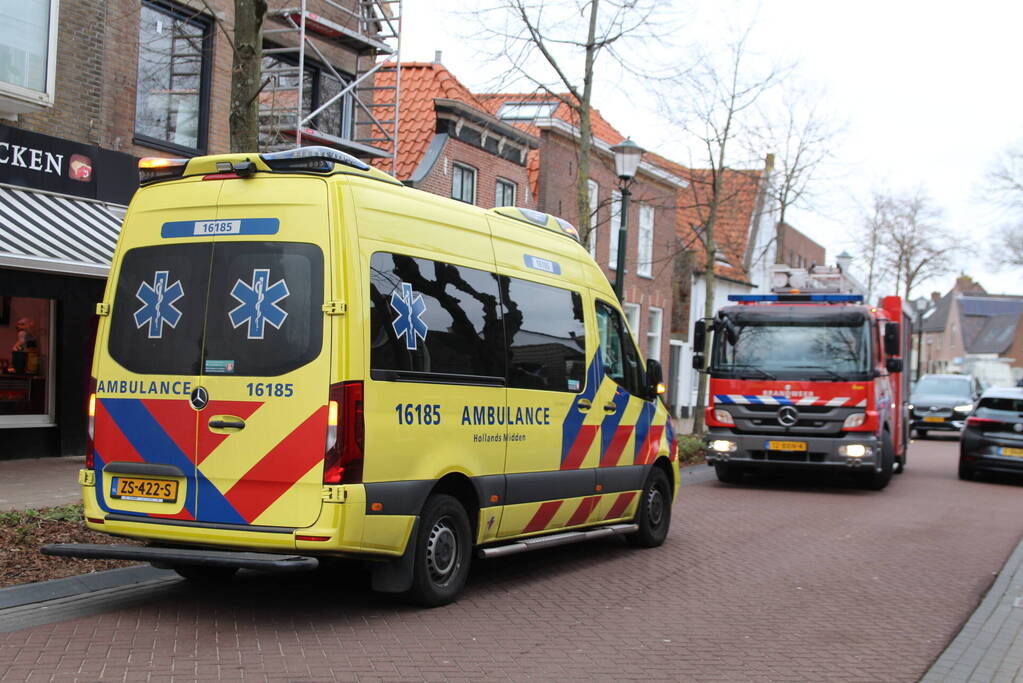 Persoon valt van trap boven op waterleiding