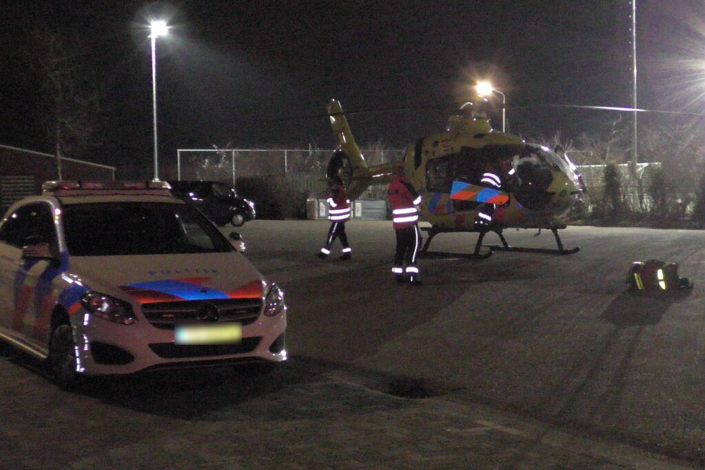 Traumahelikopter landt bij sportcentrum