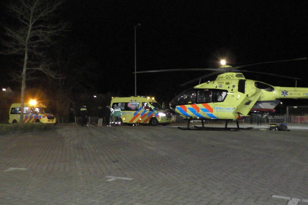 Traumahelikopter landt bij sportcentrum