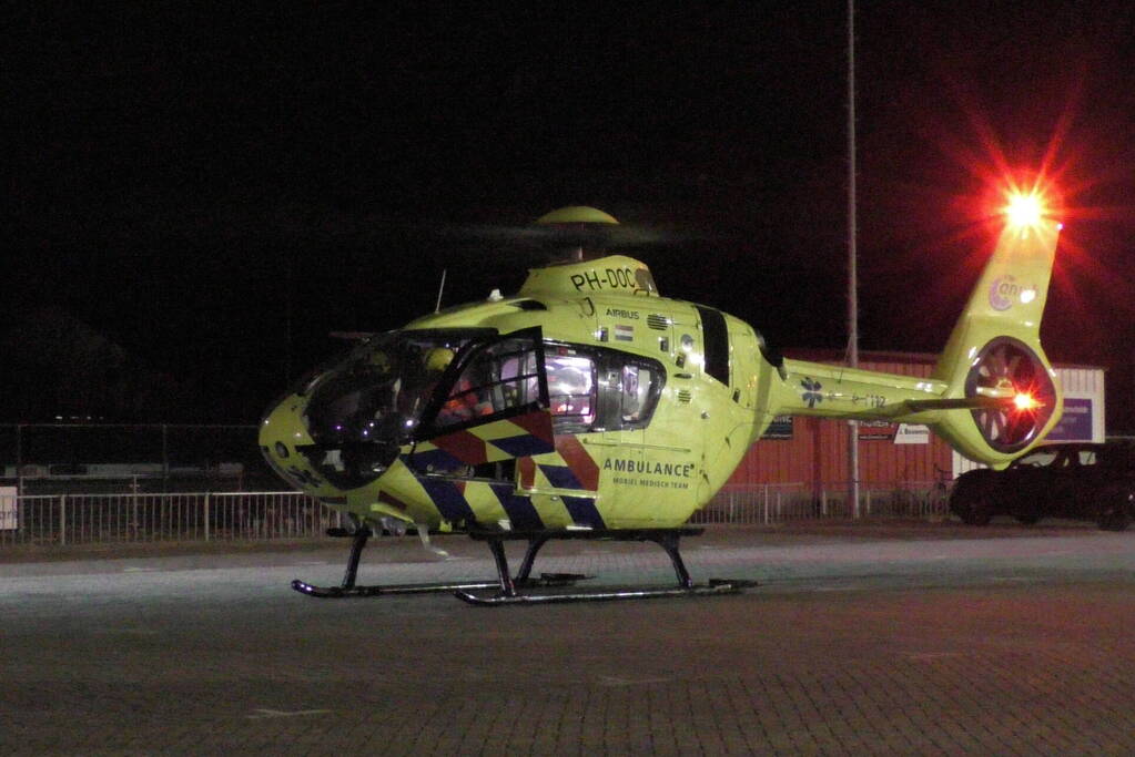 Traumahelikopter landt bij sportcentrum