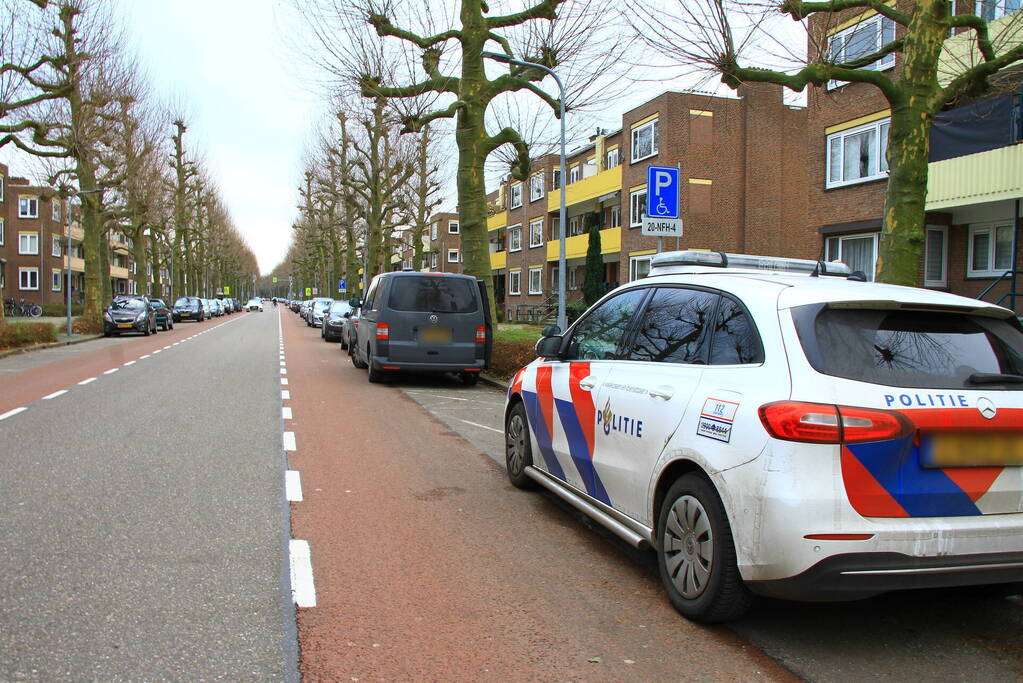 Politie onderzoekt mogelijk explosief bij woning