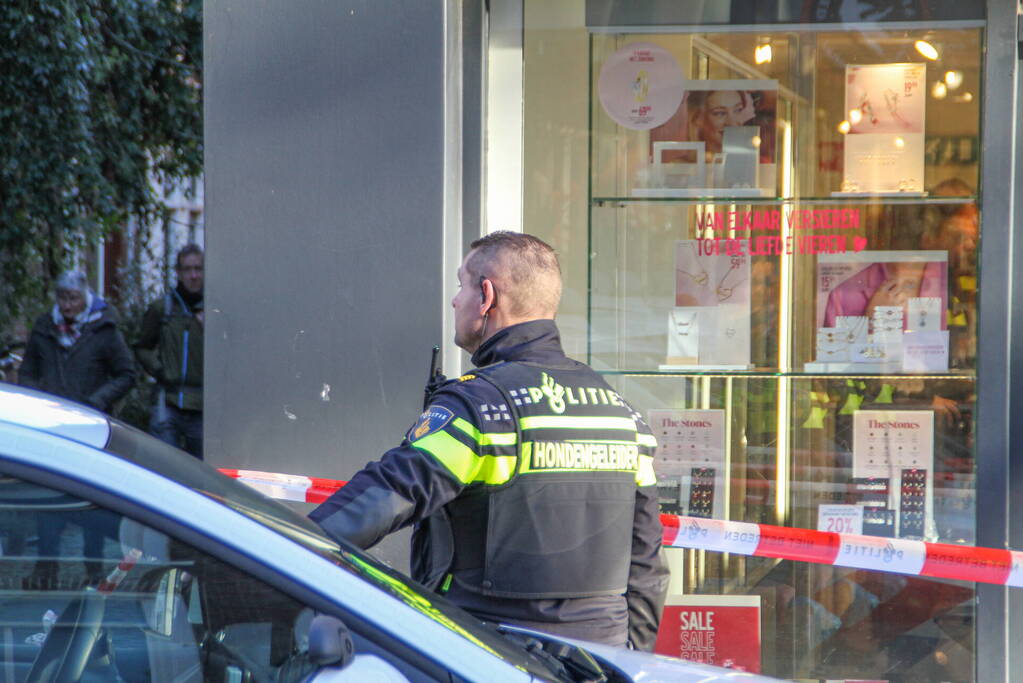 Politie zoekt verdachte na overval op juwelier