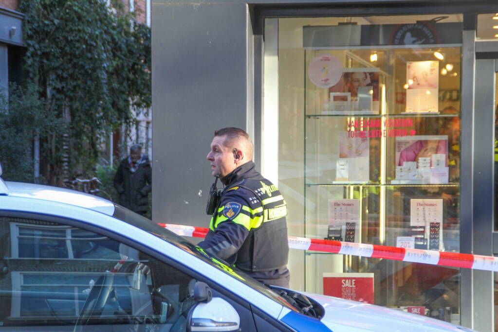 Politie zoekt verdachte na overval op juwelier