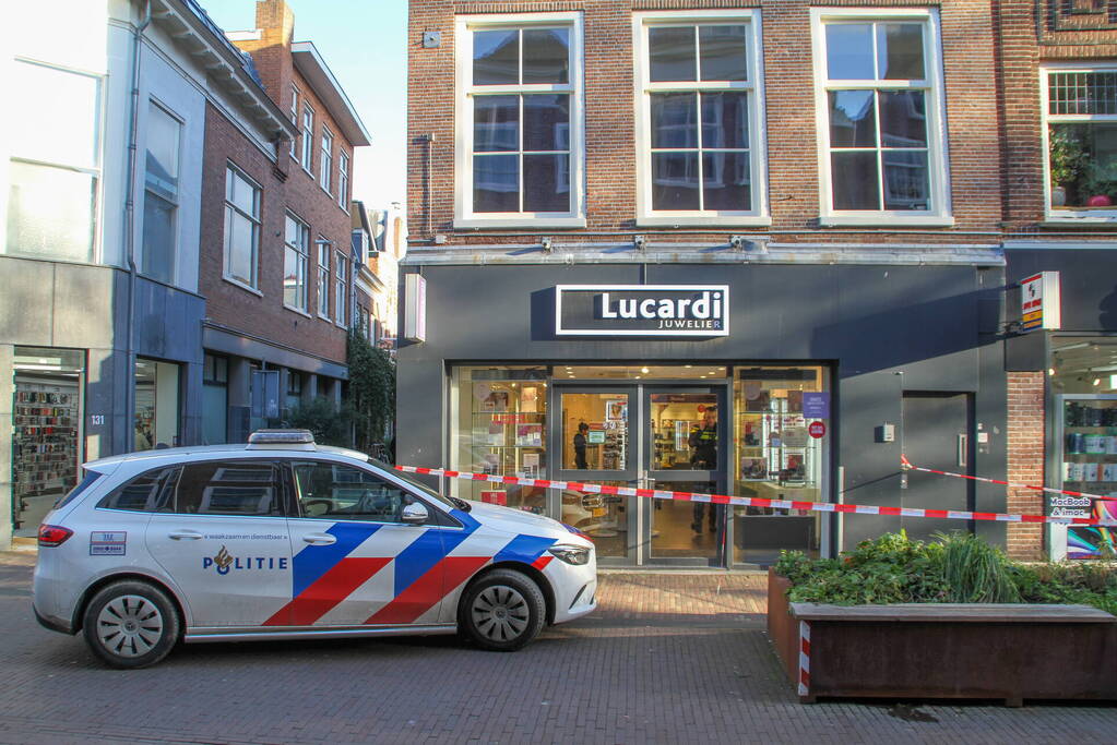 Politie zoekt verdachte na overval op juwelier