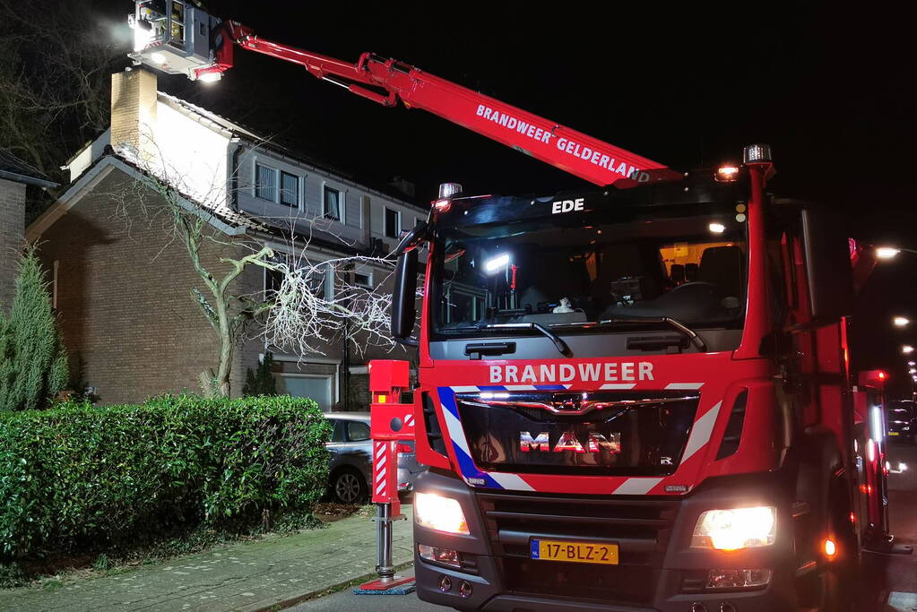 Schoorsteen geveegd na brand