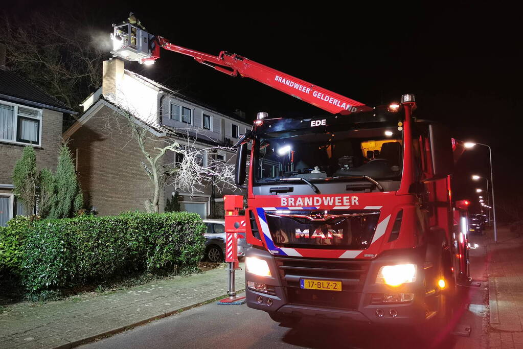 Schoorsteen geveegd na brand